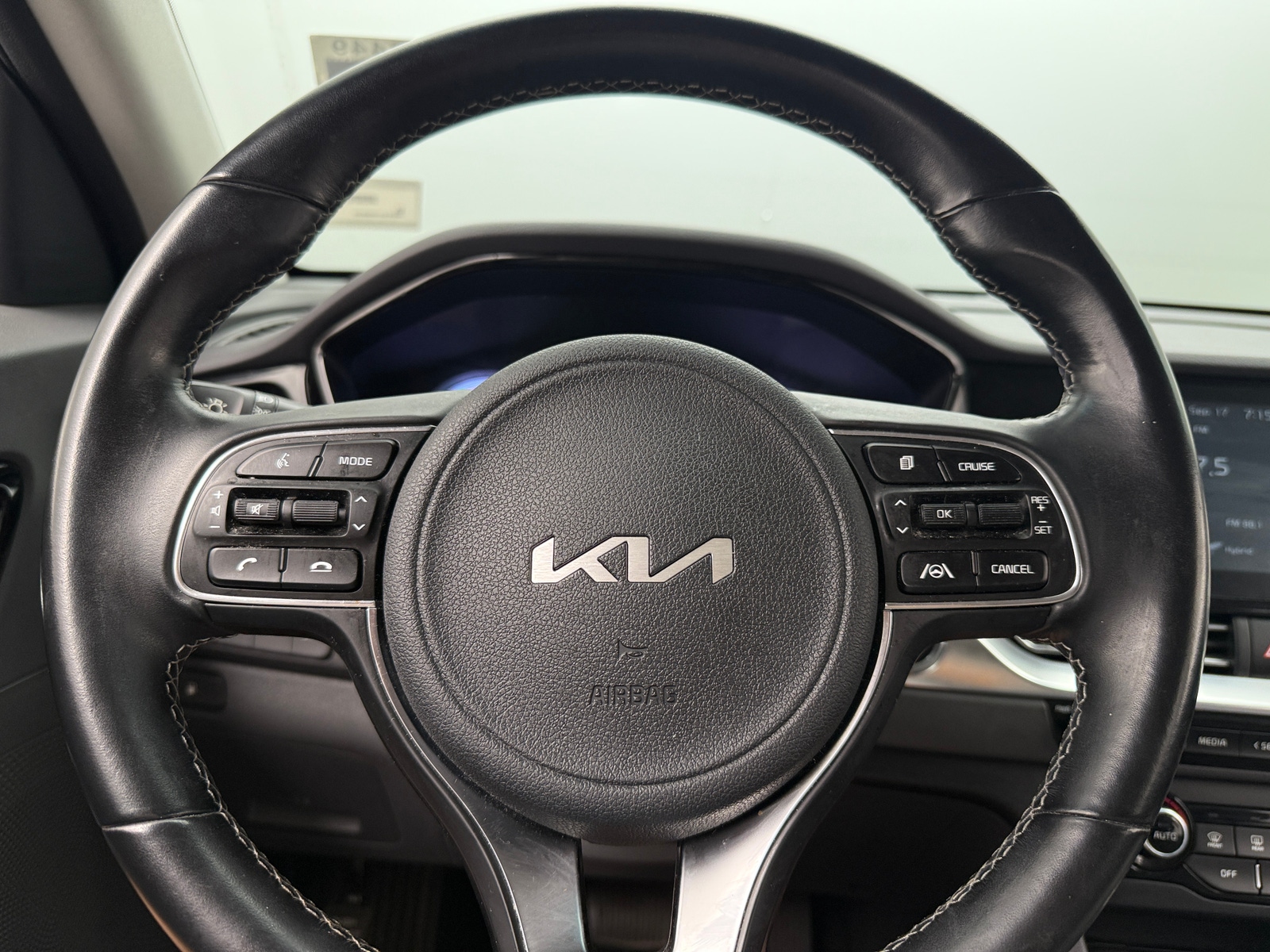 Thumbnail: 2022 Kia Niro - 5