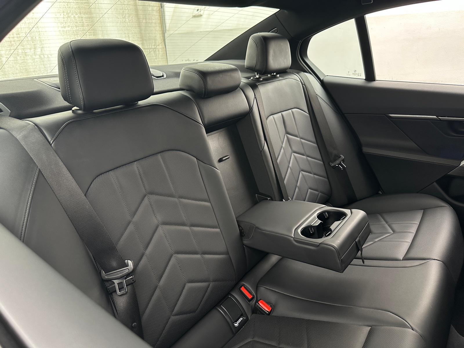 Thumbnail: 2025 BMW 5 Series - 5