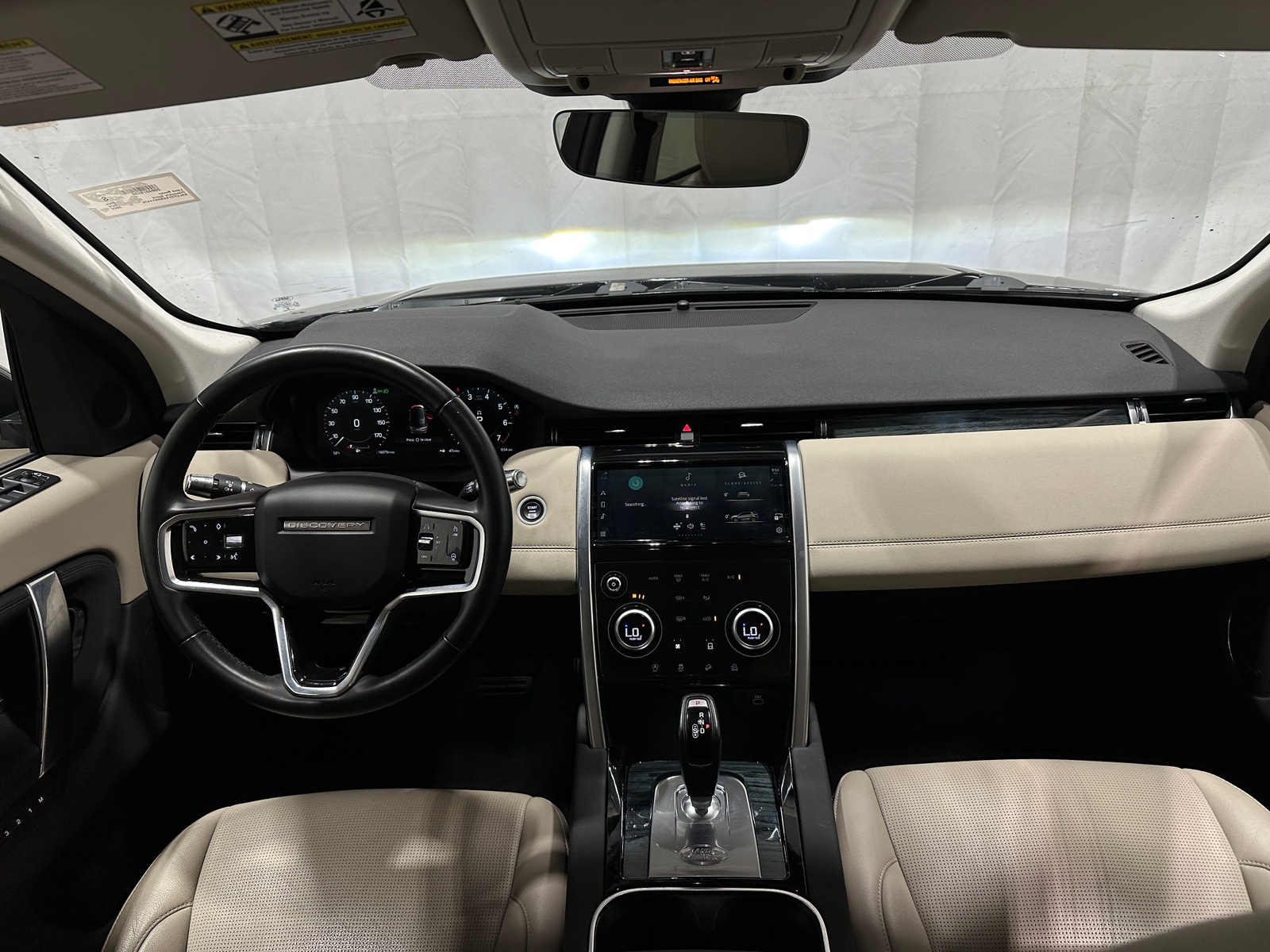 Thumbnail: 2022 Land Rover Discovery Sport - 2
