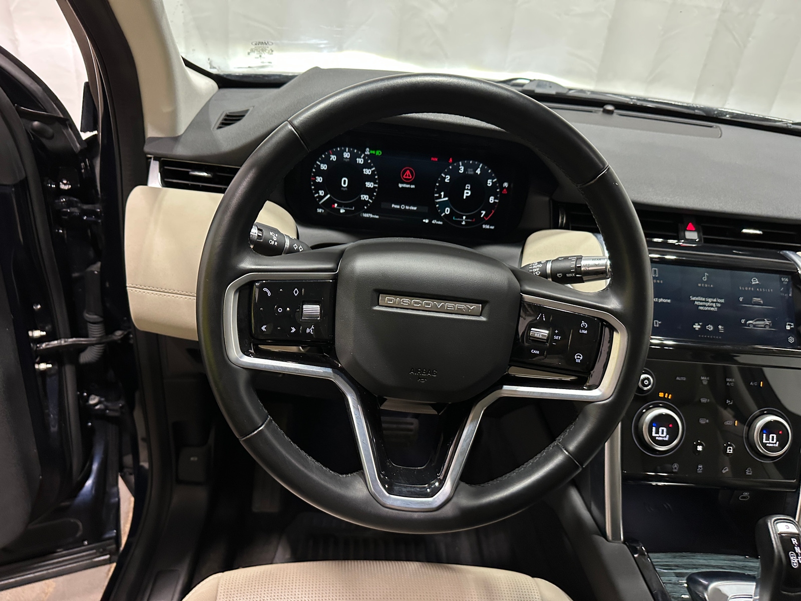 Thumbnail: 2022 Land Rover Discovery Sport - 4
