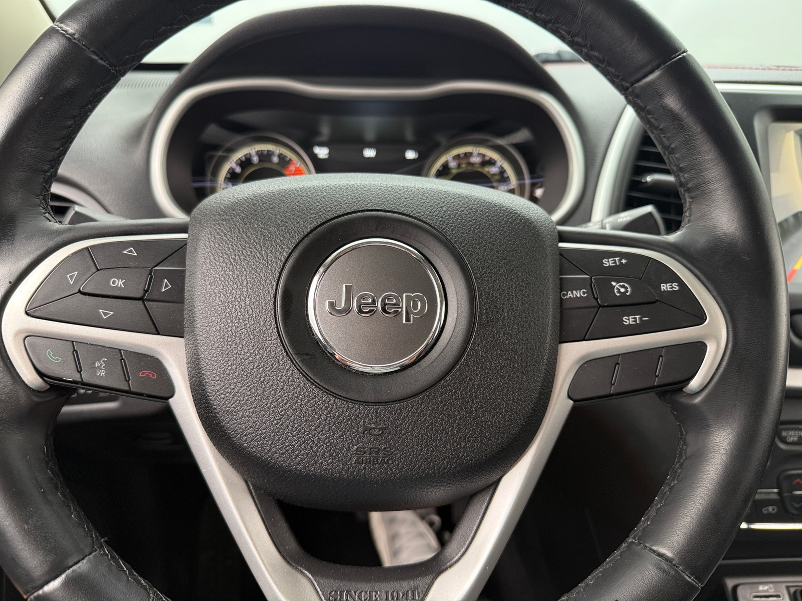 Thumbnail: 2017 Jeep Cherokee - 4