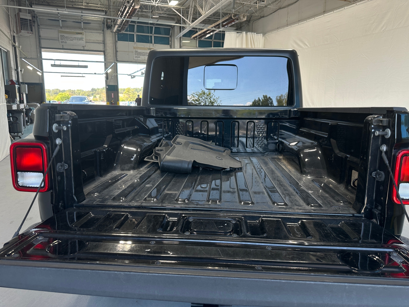 Thumbnail: 2021 Jeep Gladiator - 7
