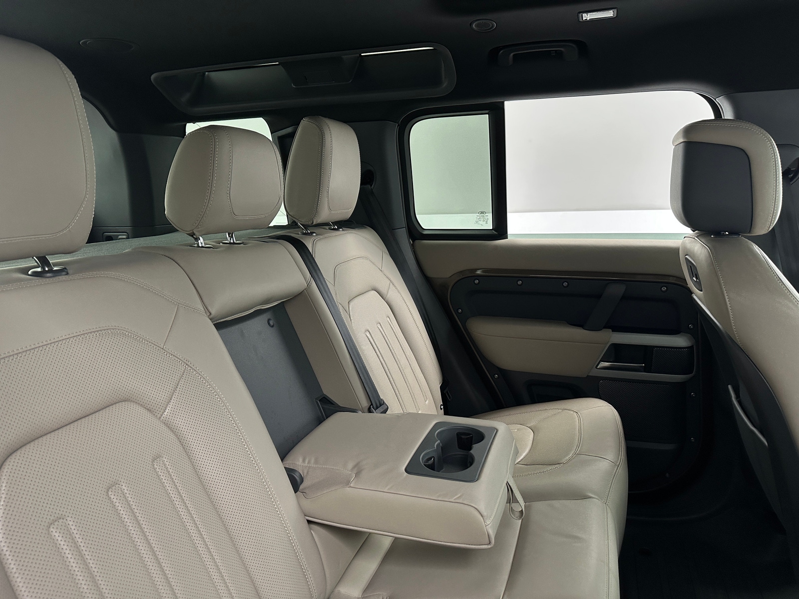 Thumbnail: 2022 Land Rover Defender - 5