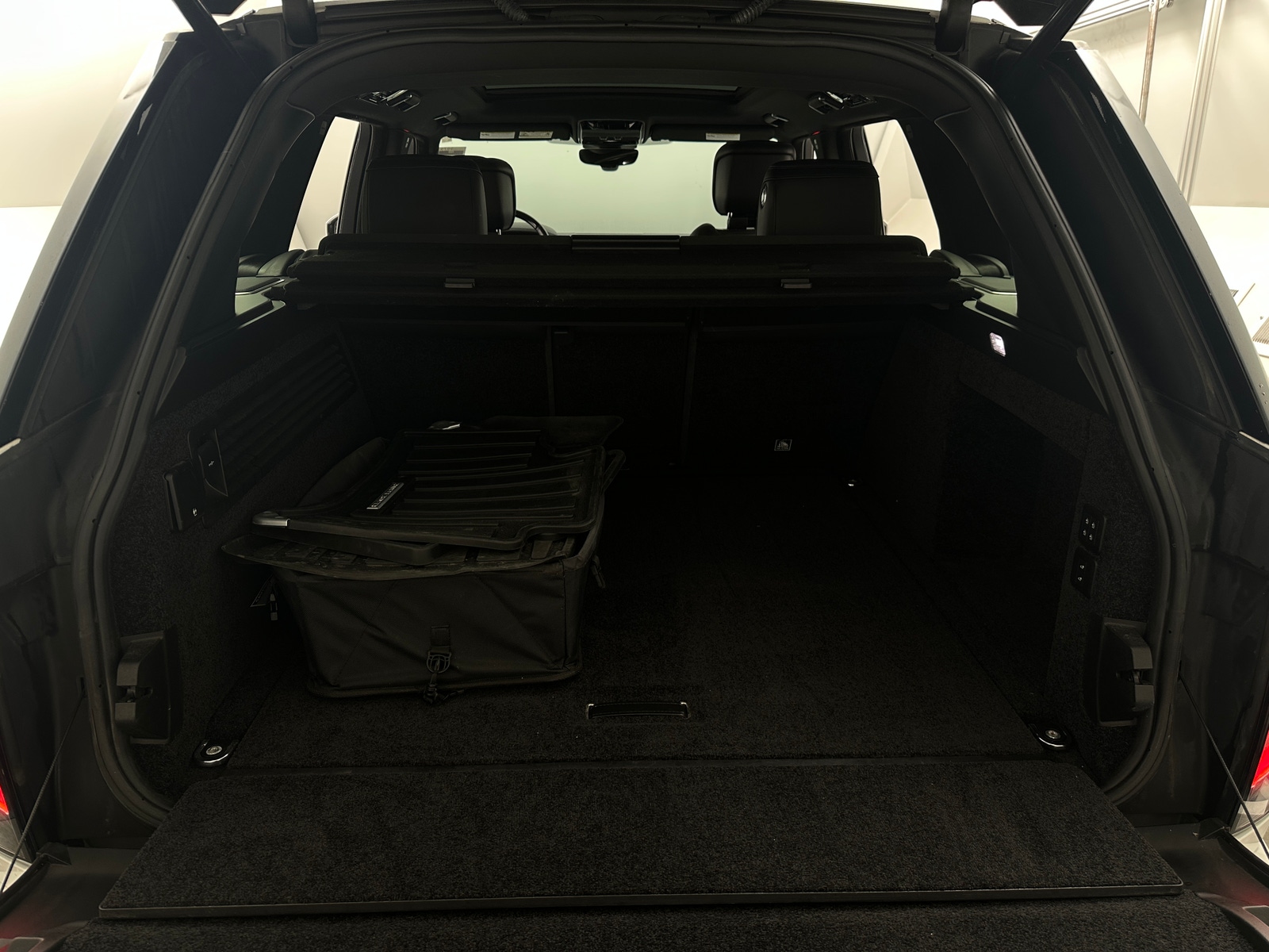 Thumbnail: 2019 Land Rover Range Rover - 6