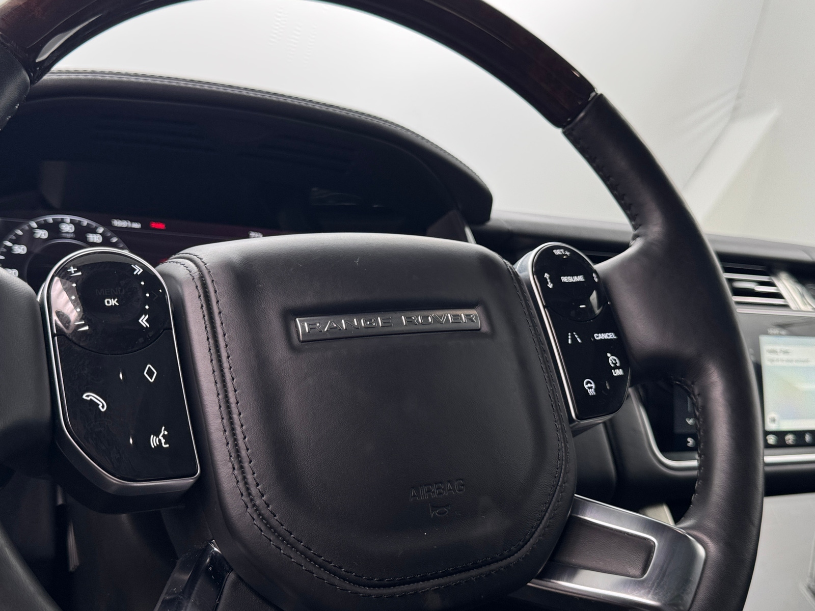 Thumbnail: 2019 Land Rover Range Rover - 4