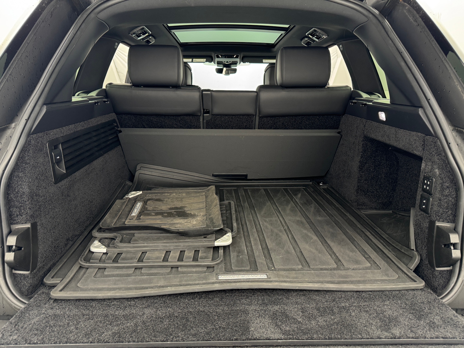 Thumbnail: 2019 Land Rover Range Rover - 6