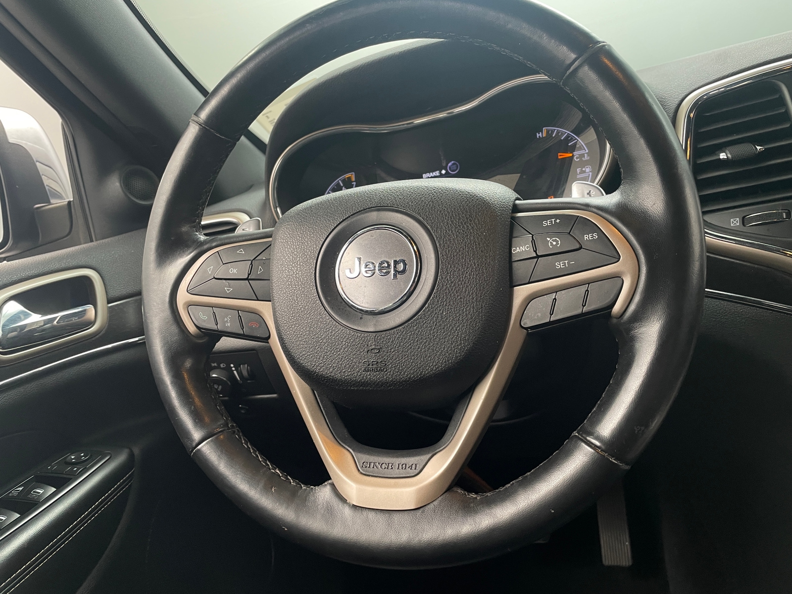 Thumbnail: 2015 Jeep Grand Cherokee - 4