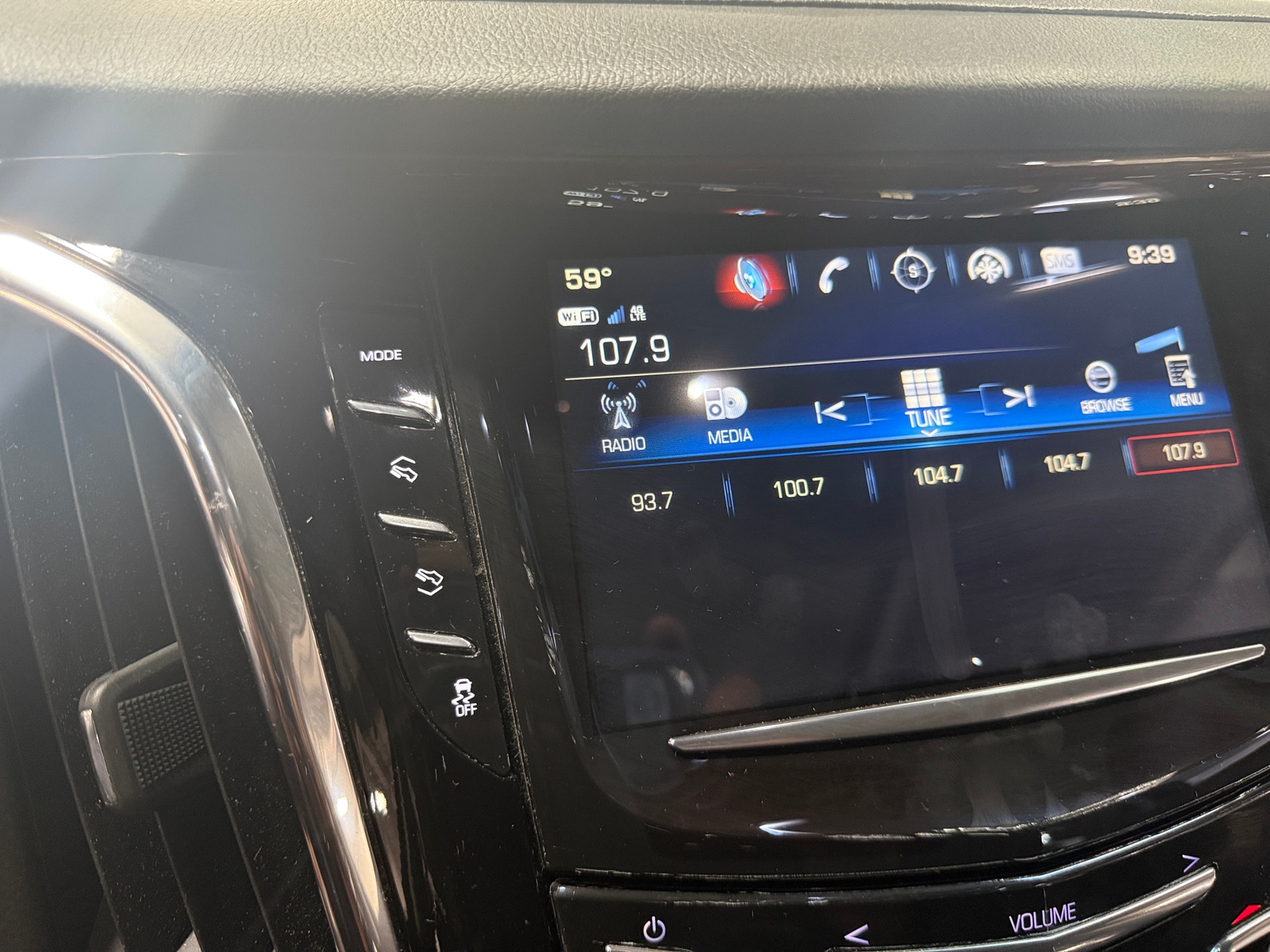 Thumbnail: 2017 Cadillac Escalade - 3