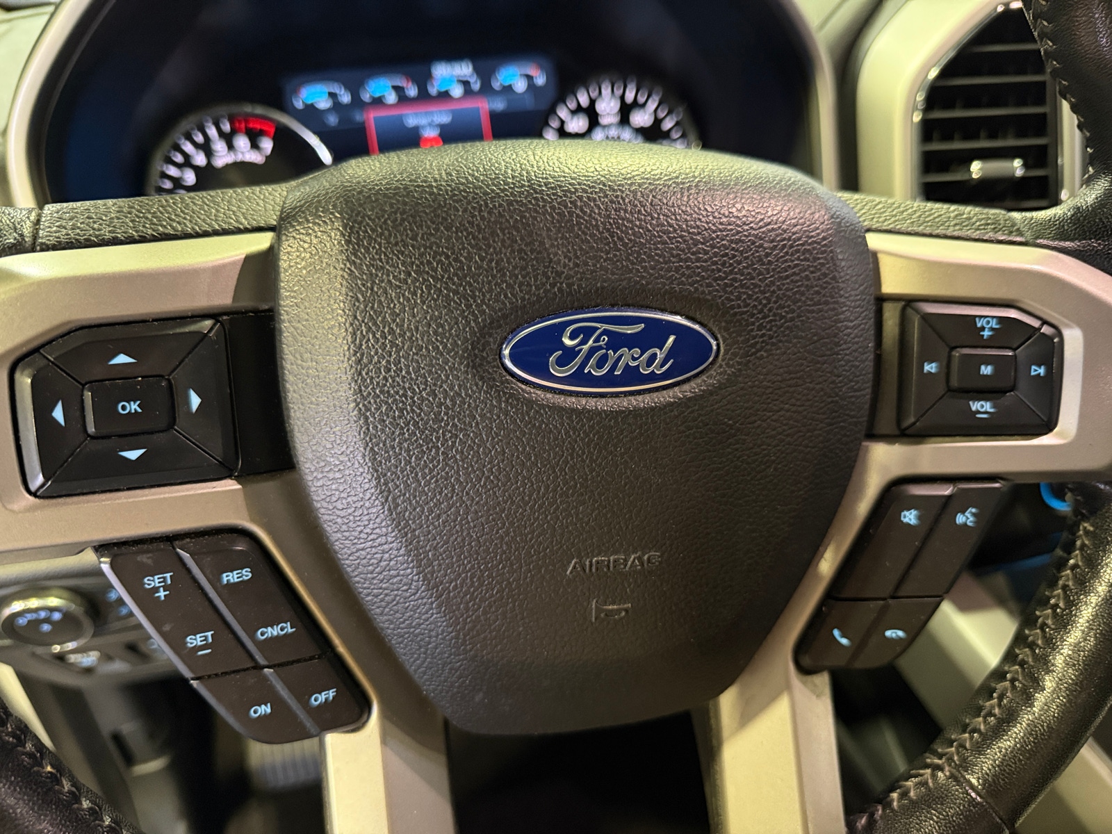 Thumbnail: 2019 Ford Econoline - 4