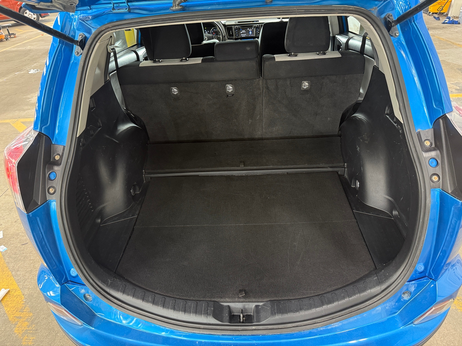 Thumbnail: 2017 Toyota RAV4 - 7