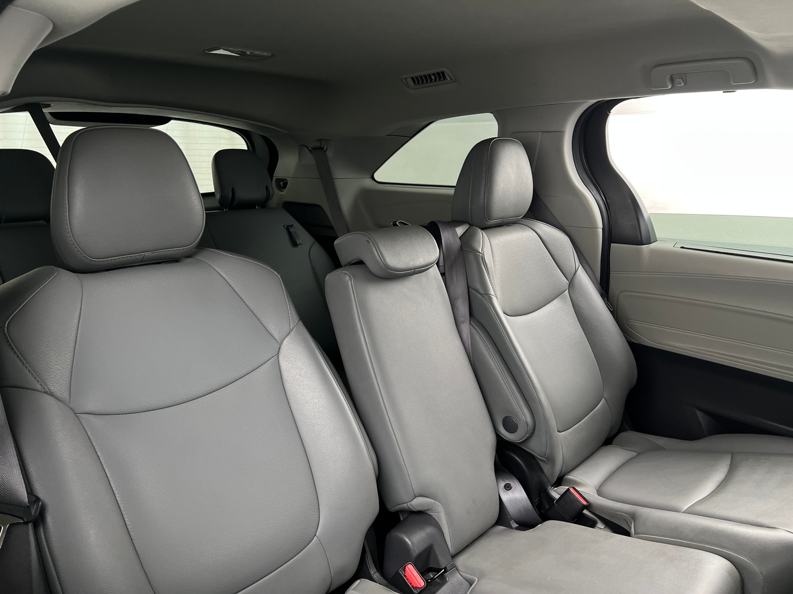 Thumbnail: 2022 Toyota Sienna - 5