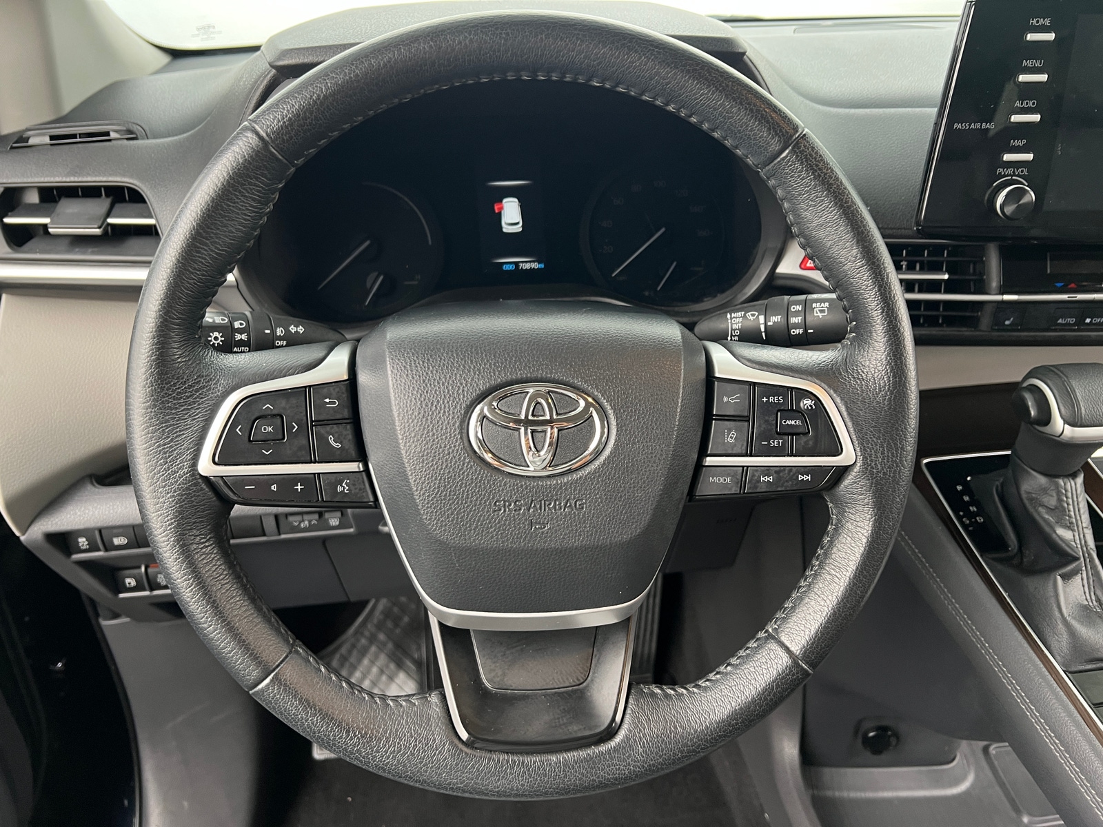 Thumbnail: 2022 Toyota Sienna - 4