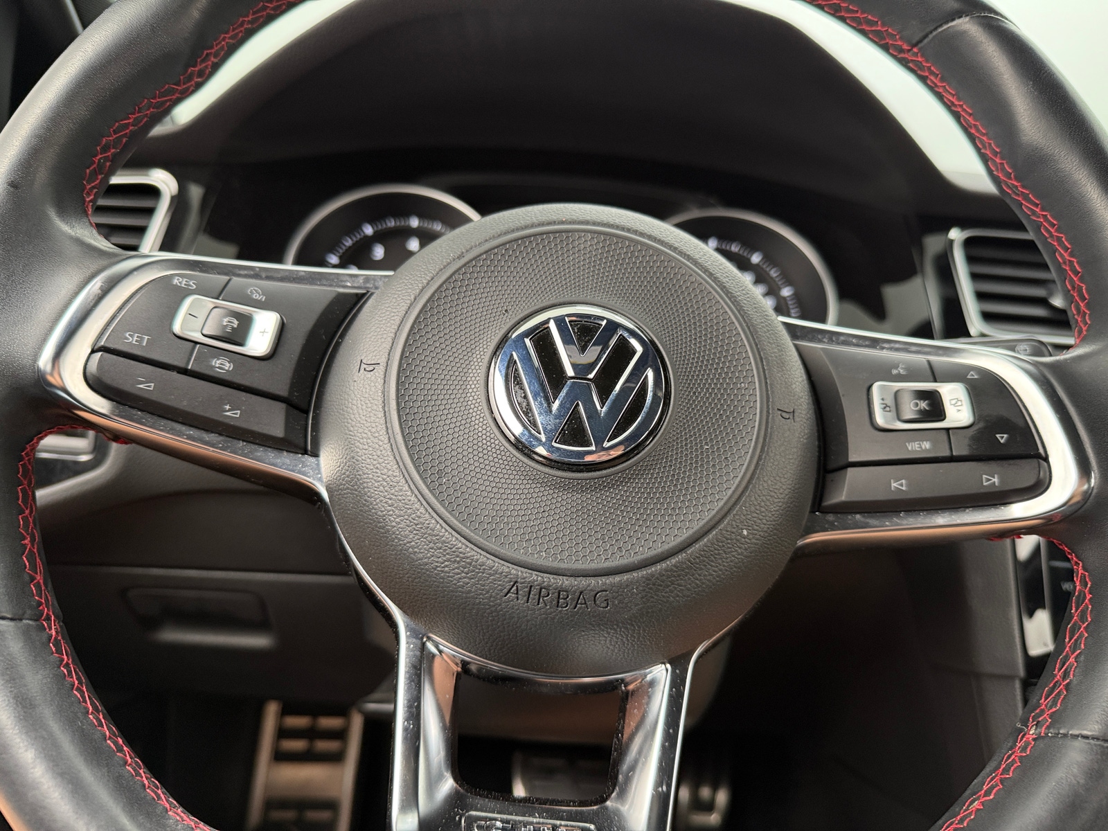 Thumbnail: 2021 Volkswagen Golf - 4