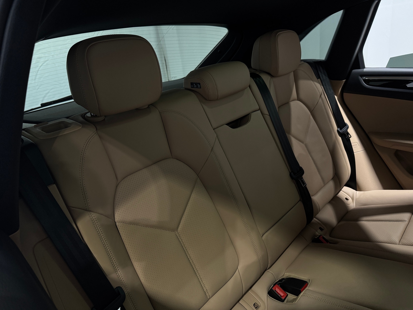 Thumbnail: 2022 Porsche Macan - 5