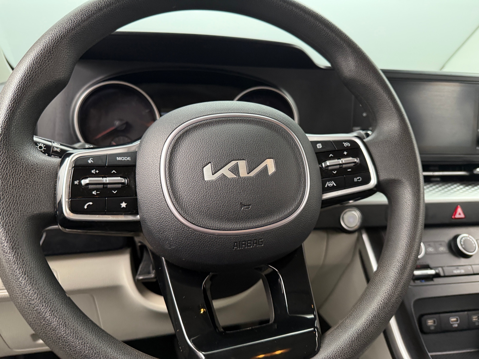 Thumbnail: 2024 Kia Carnival - 5