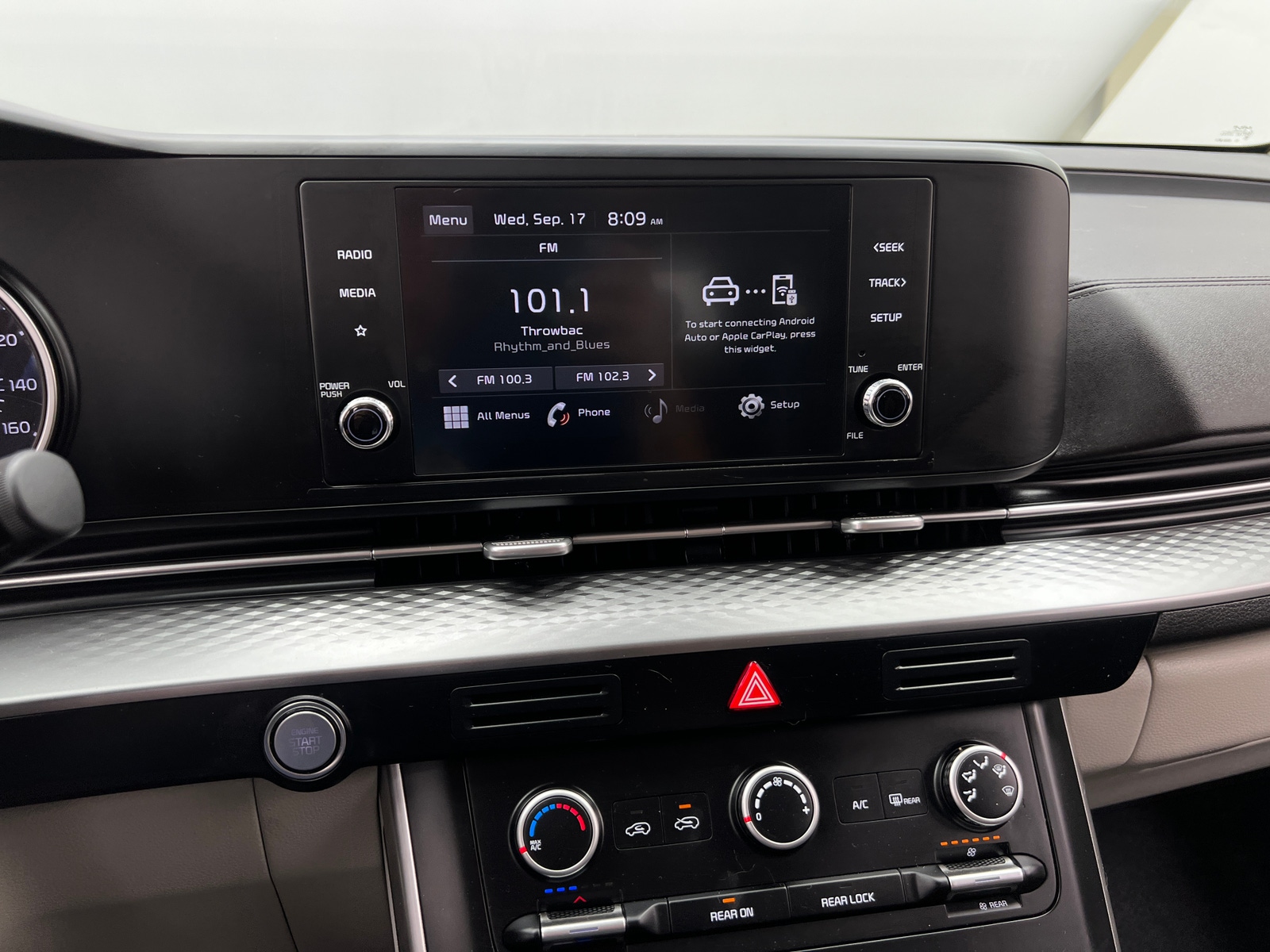 Thumbnail: 2022 Kia Carnival - 3