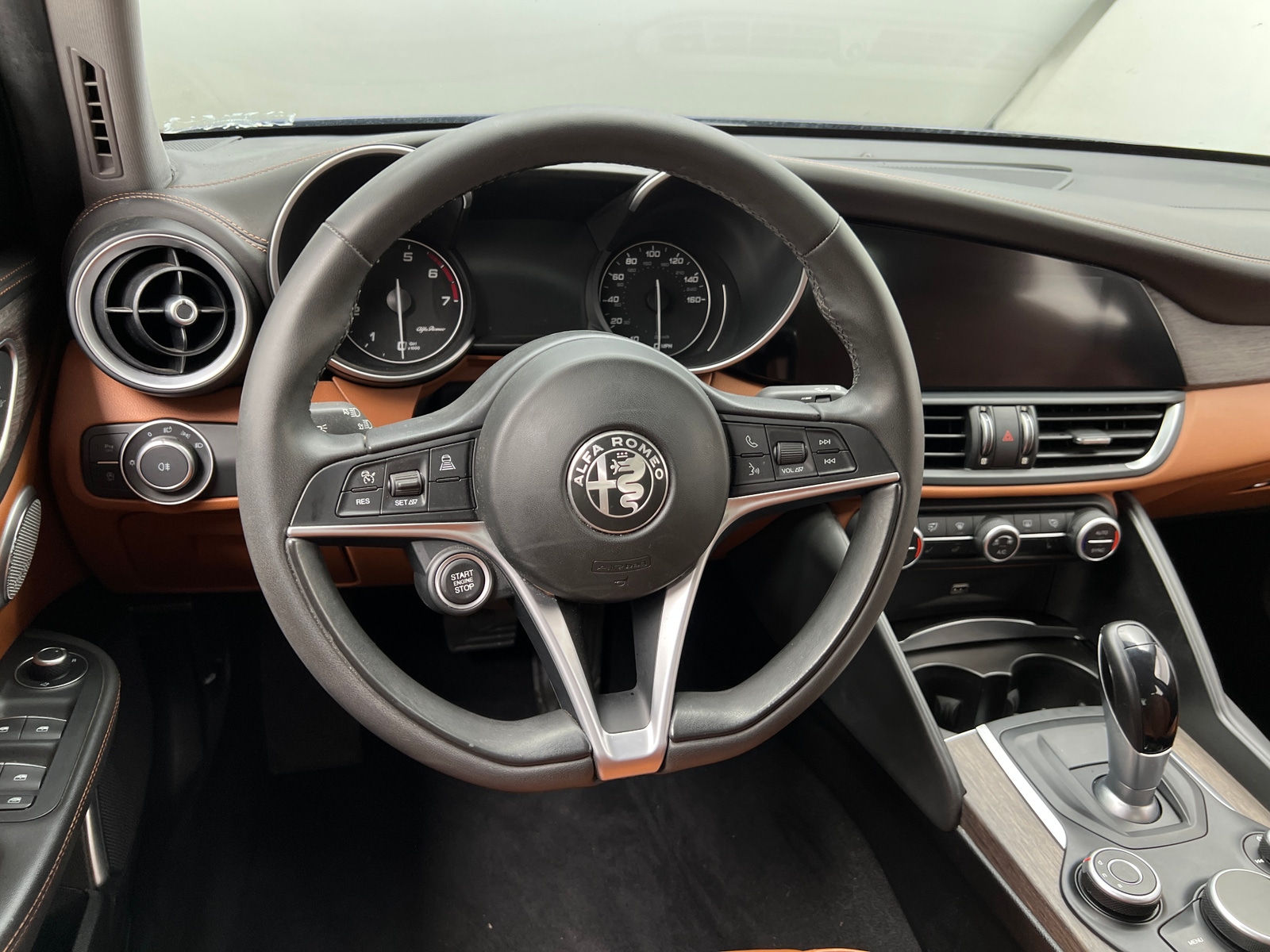 Thumbnail: 2019 Alfa Romeo Giulia - 4
