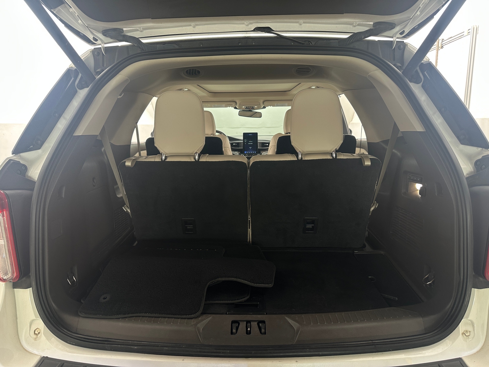 Thumbnail: 2021 Ford Explorer - 6