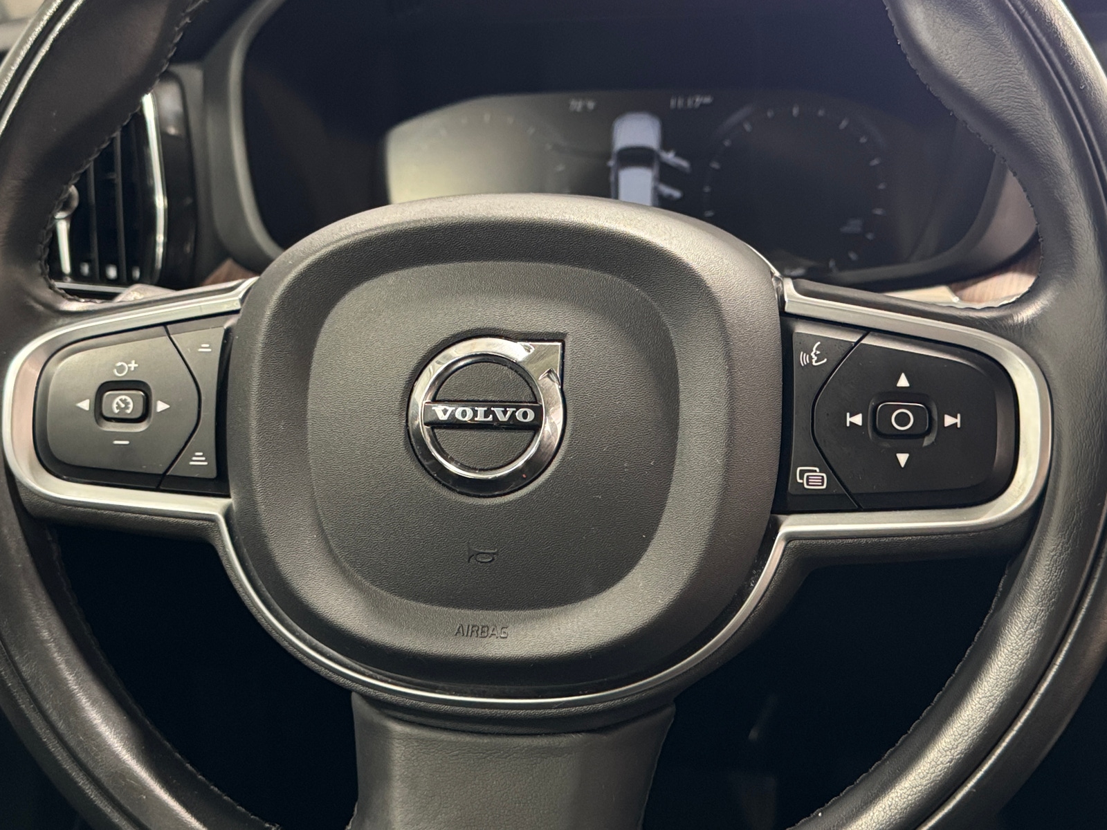 Thumbnail: 2021 Volvo XC60 - 4