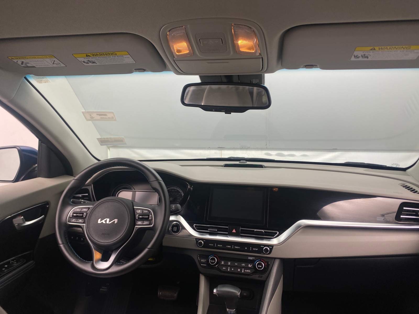 Thumbnail: 2022 Kia Niro - 3