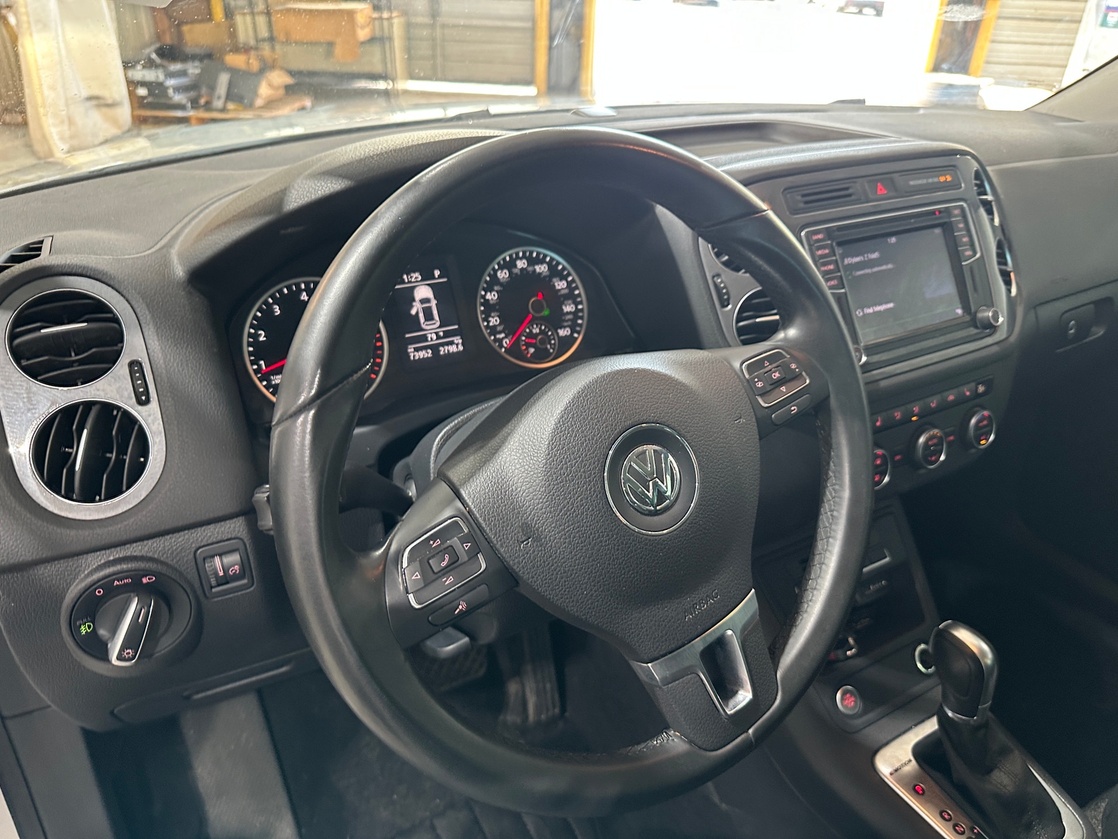 Thumbnail: 2017 Volkswagen Tiguan - 4