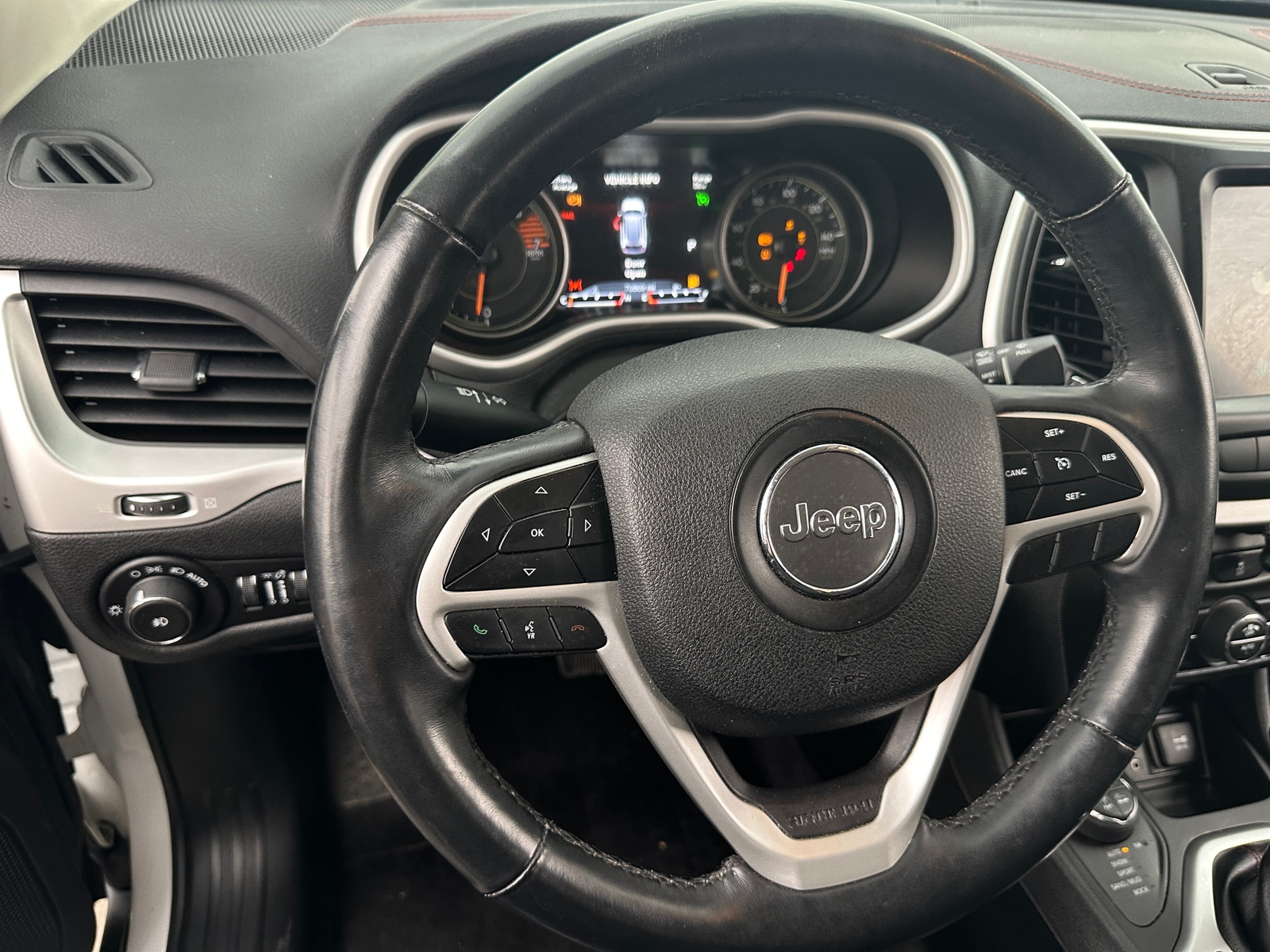 Thumbnail: 2018 Jeep Cherokee - 4