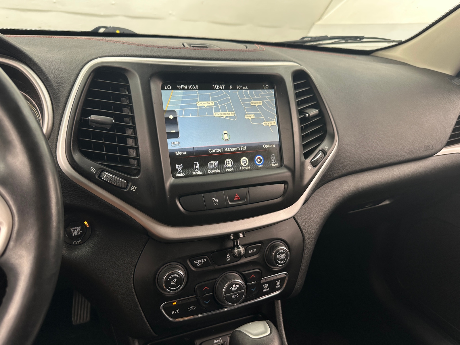 Thumbnail: 2018 Jeep Cherokee - 3