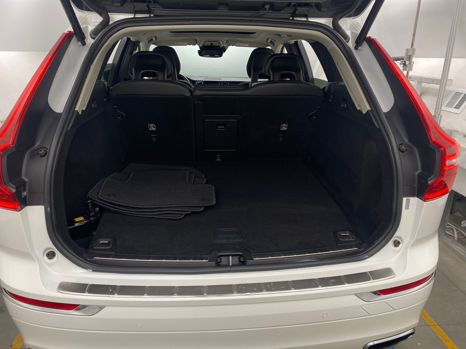 Thumbnail: 2018 Volvo XC60 - 6