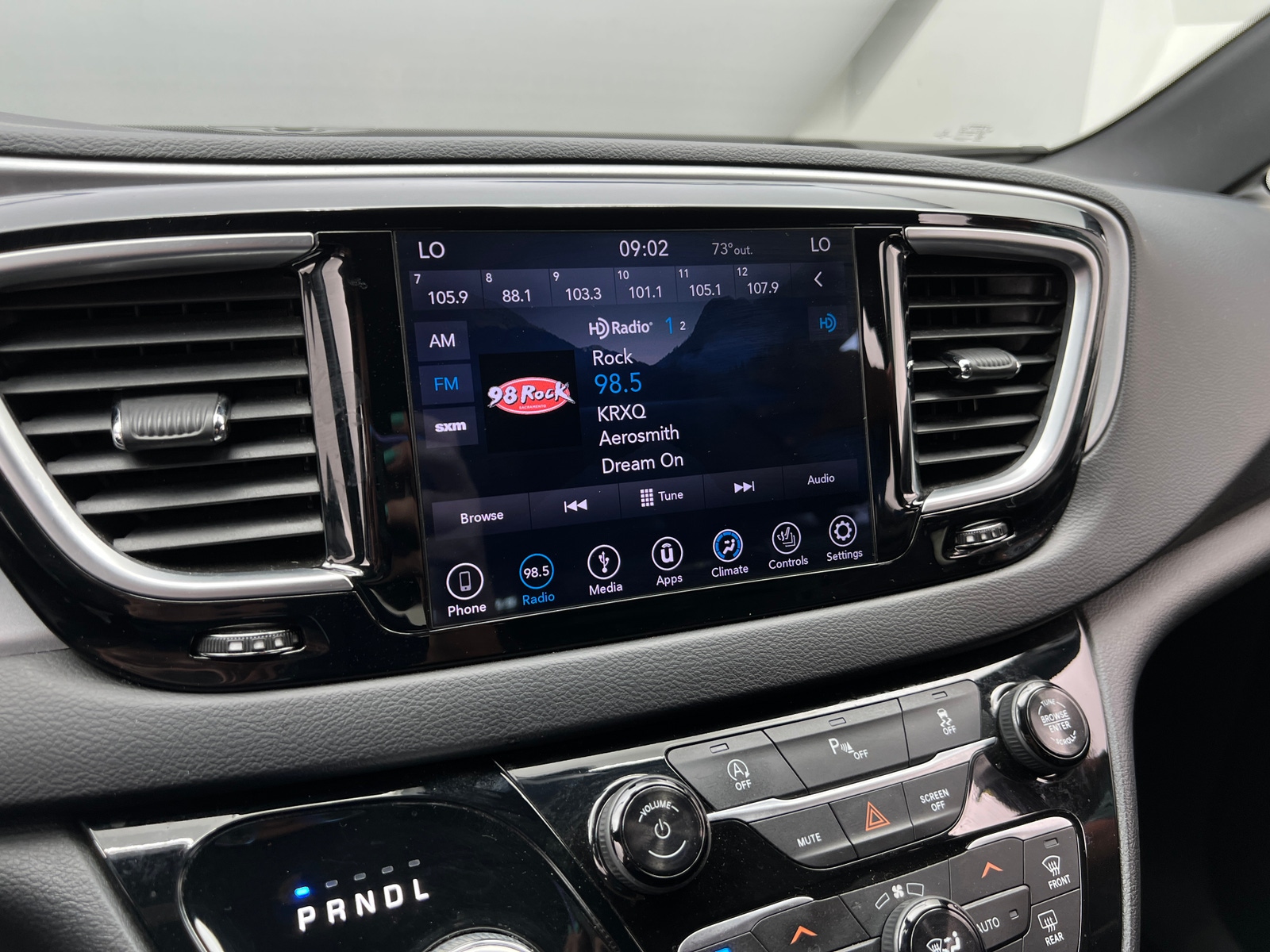 Thumbnail: 2018 Chrysler Pacifica - 3