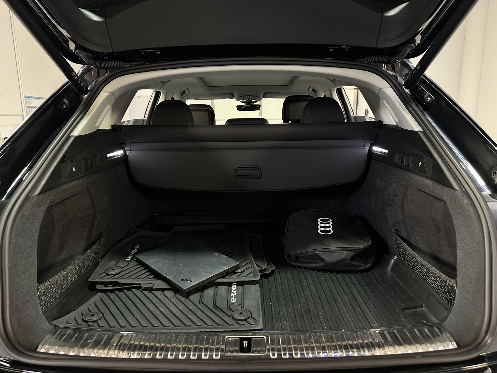 Thumbnail: 2024 Audi Q8 e-tron - 6