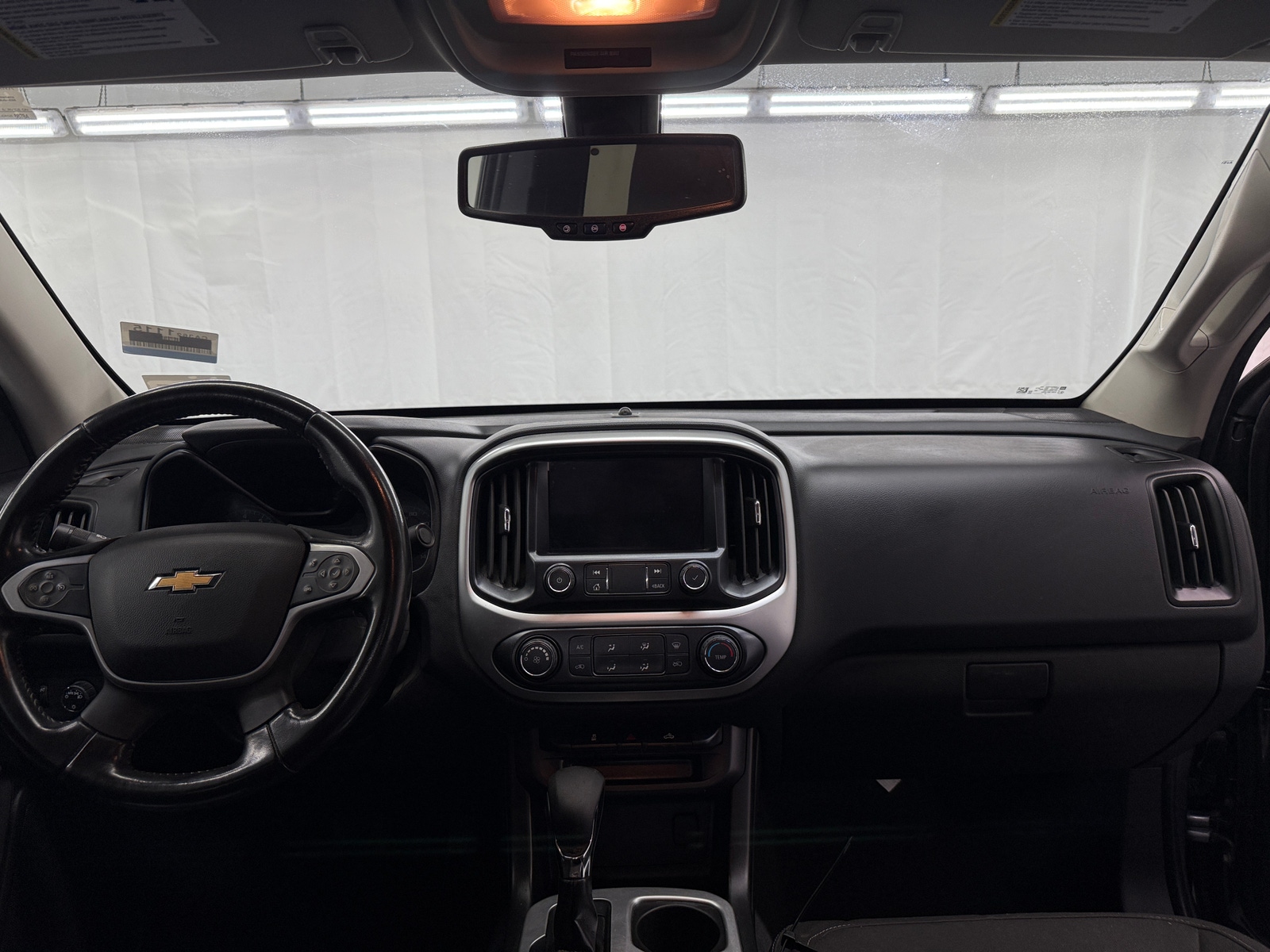 Thumbnail: 2022 Chevrolet Colorado - 3
