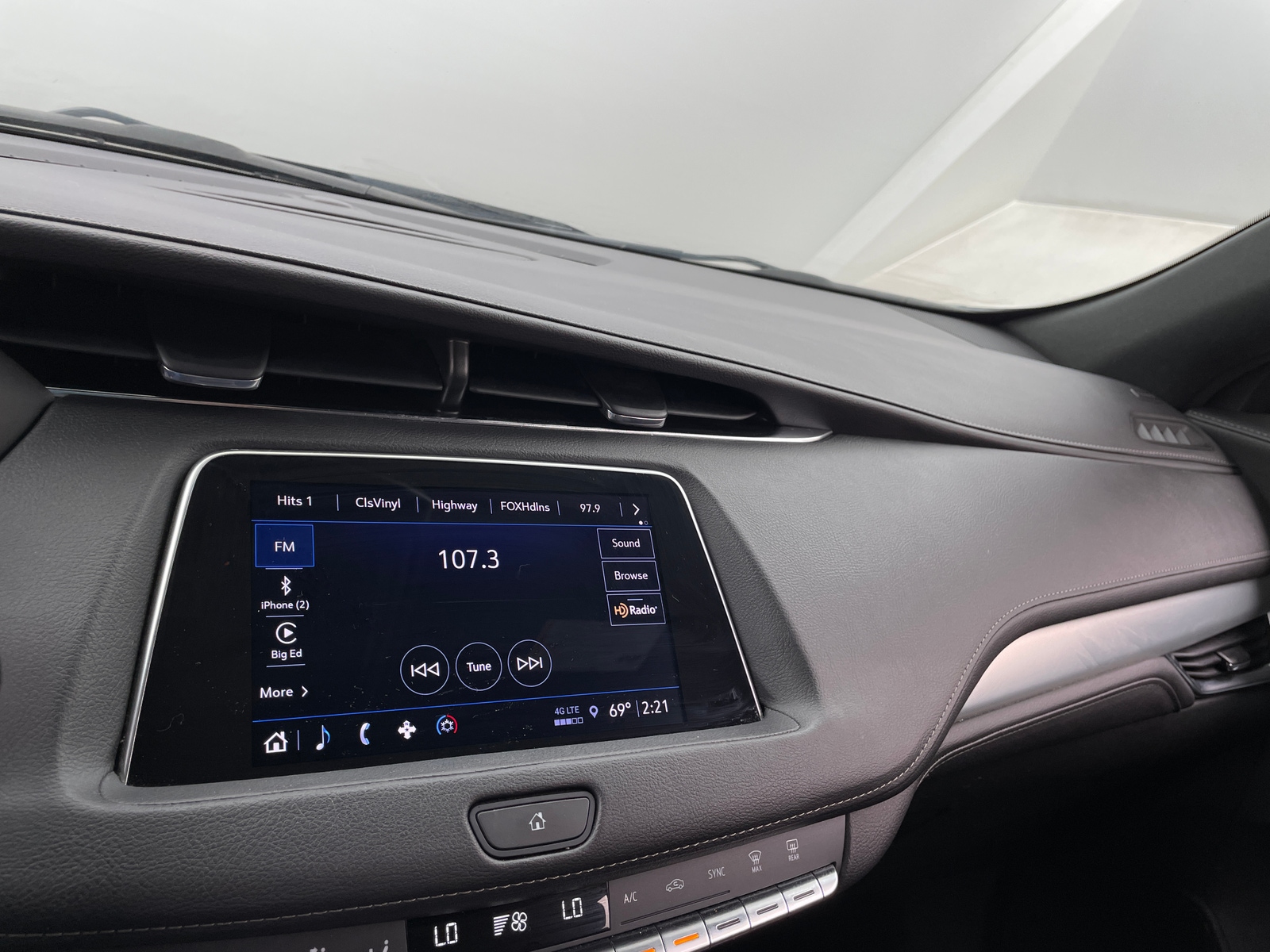 Thumbnail: 2023 Cadillac XT4 - 3