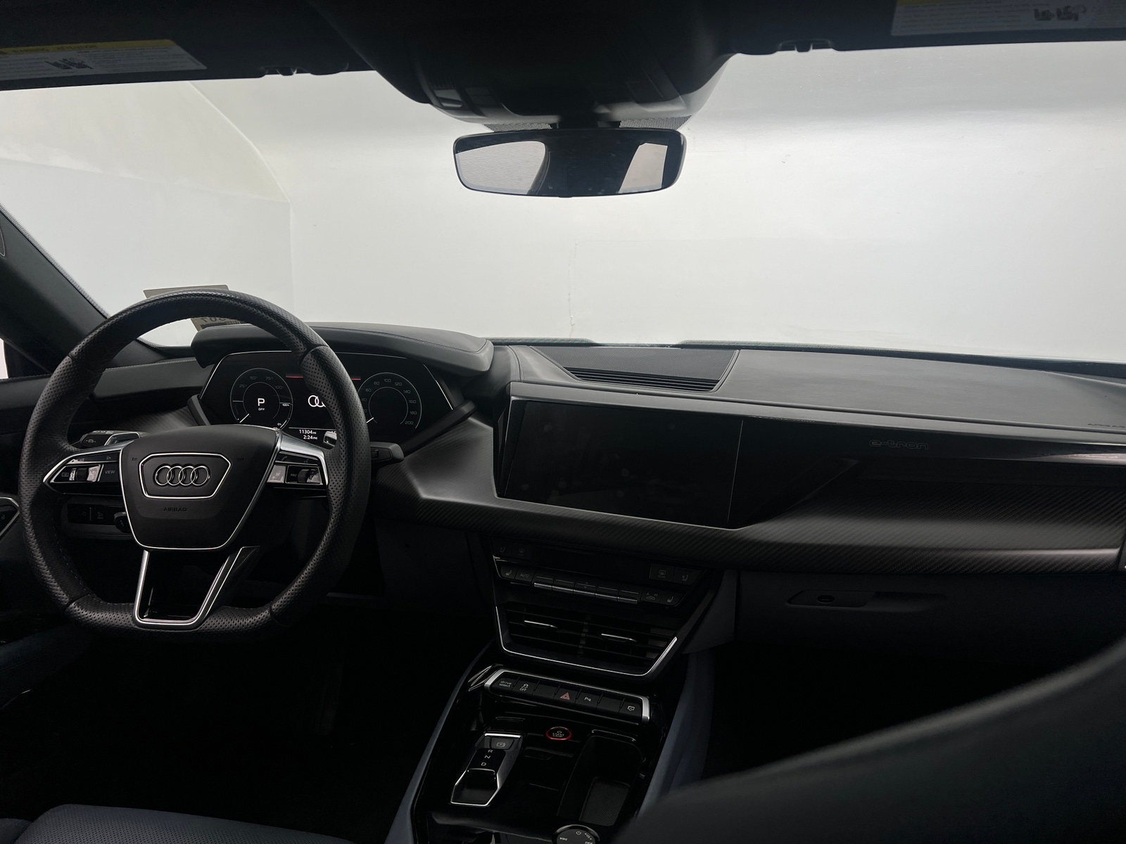 Thumbnail: 2024 Audi e-tron GT - 2
