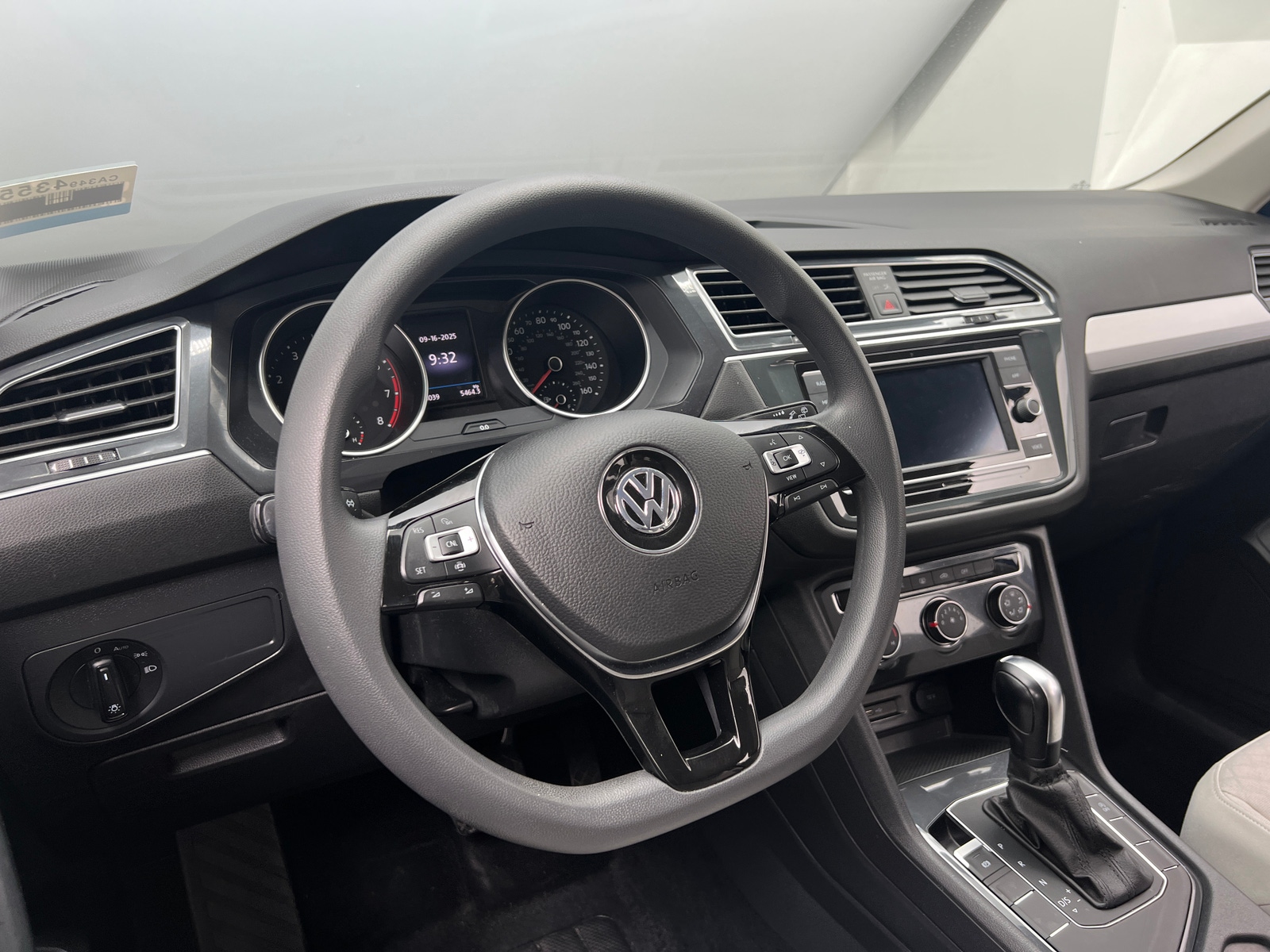 Thumbnail: 2020 Volkswagen Tiguan - 5