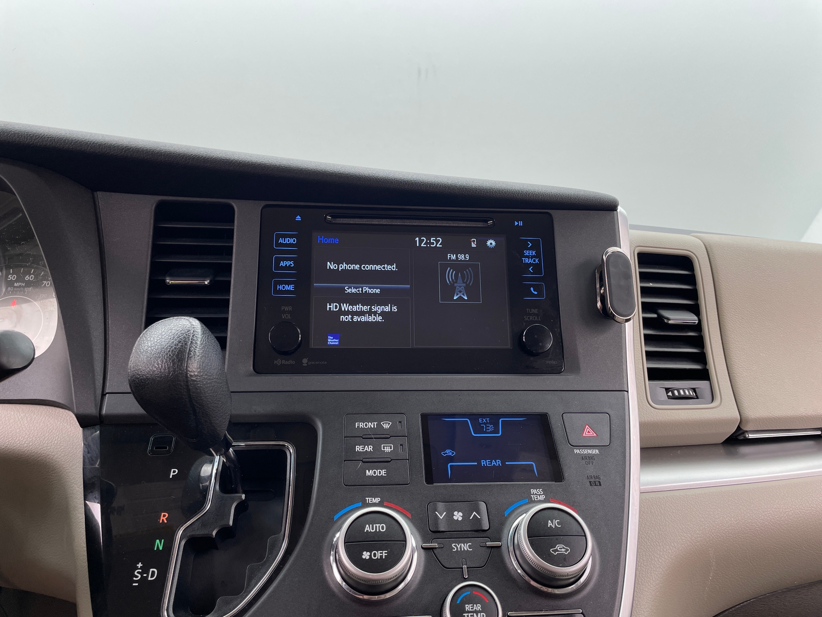 Thumbnail: 2015 Toyota Sienna - 4