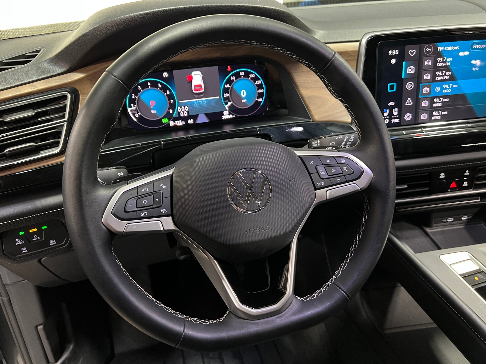 Thumbnail: 2024 Volkswagen Atlas - 4