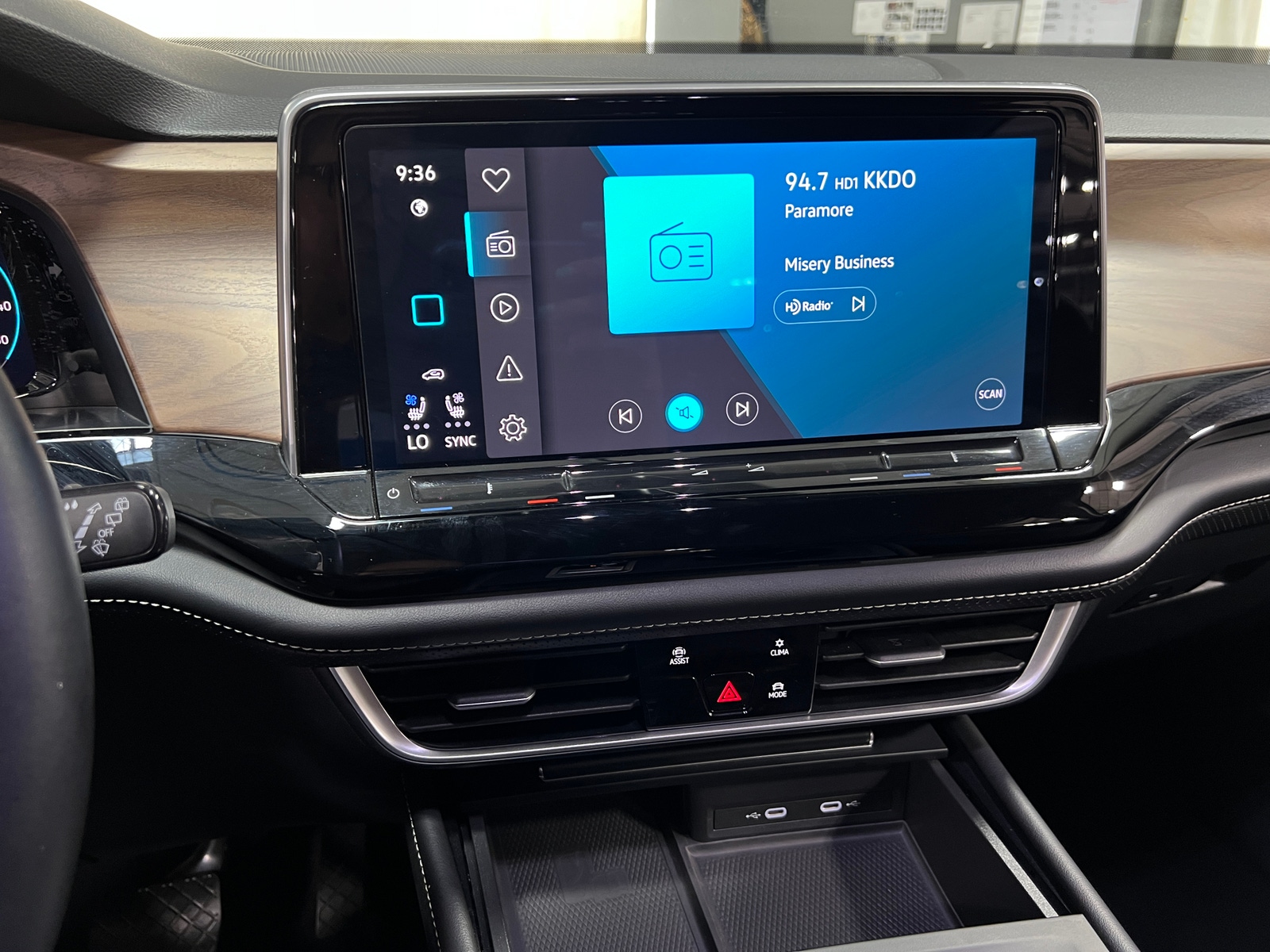 Thumbnail: 2024 Volkswagen Atlas - 3