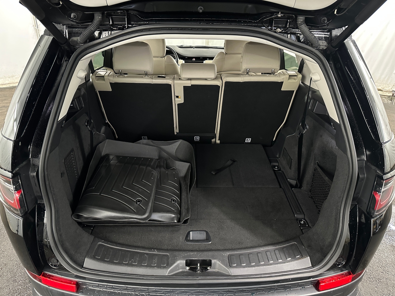 Thumbnail: 2020 Land Rover Discovery Sport - 7