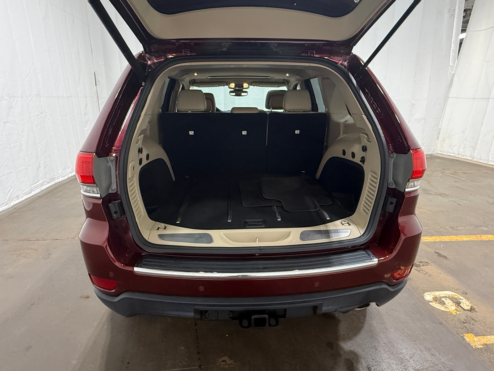Thumbnail: 2017 Jeep Grand Cherokee - 6