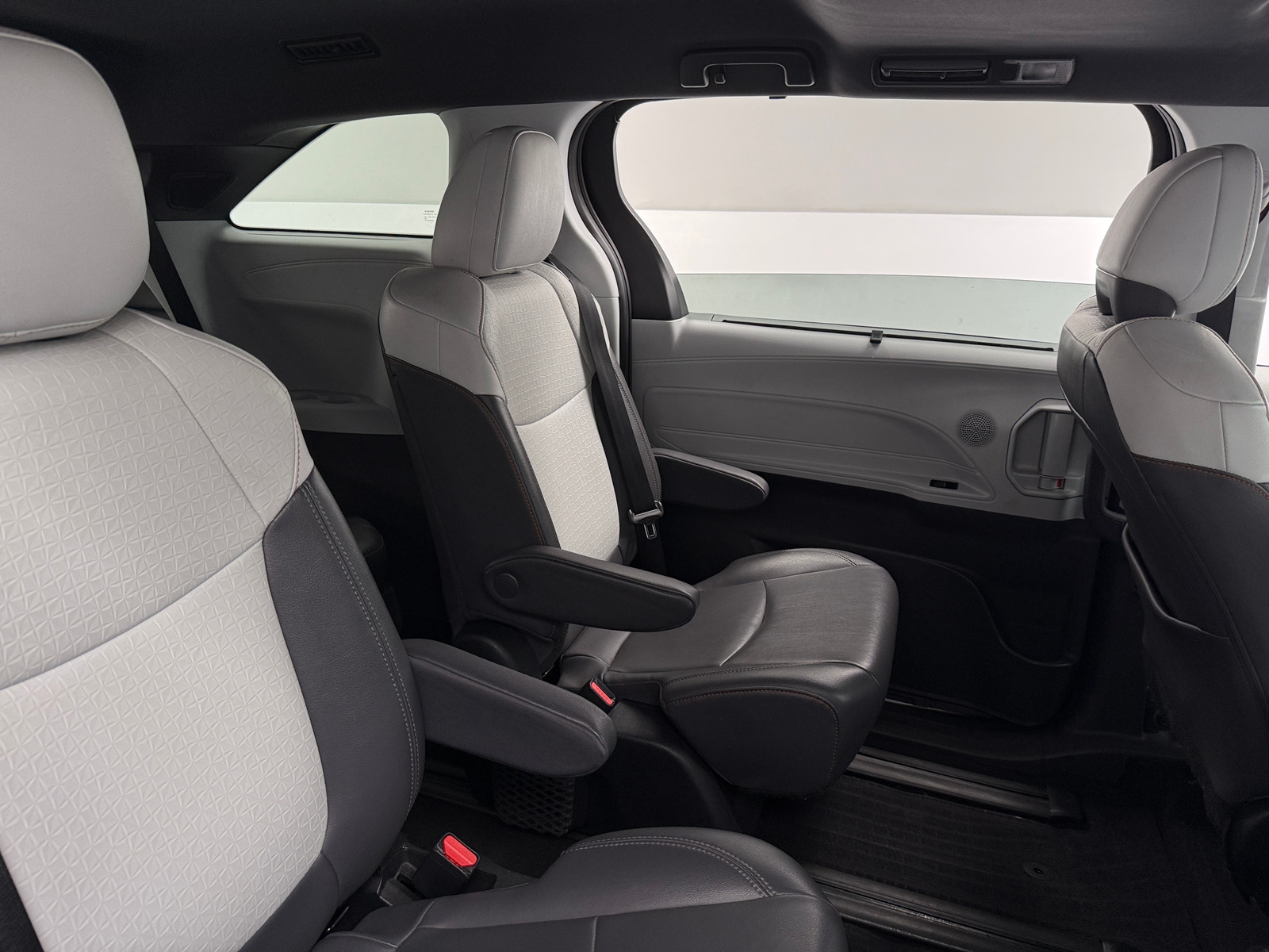 Thumbnail: 2022 Toyota Sienna - 5