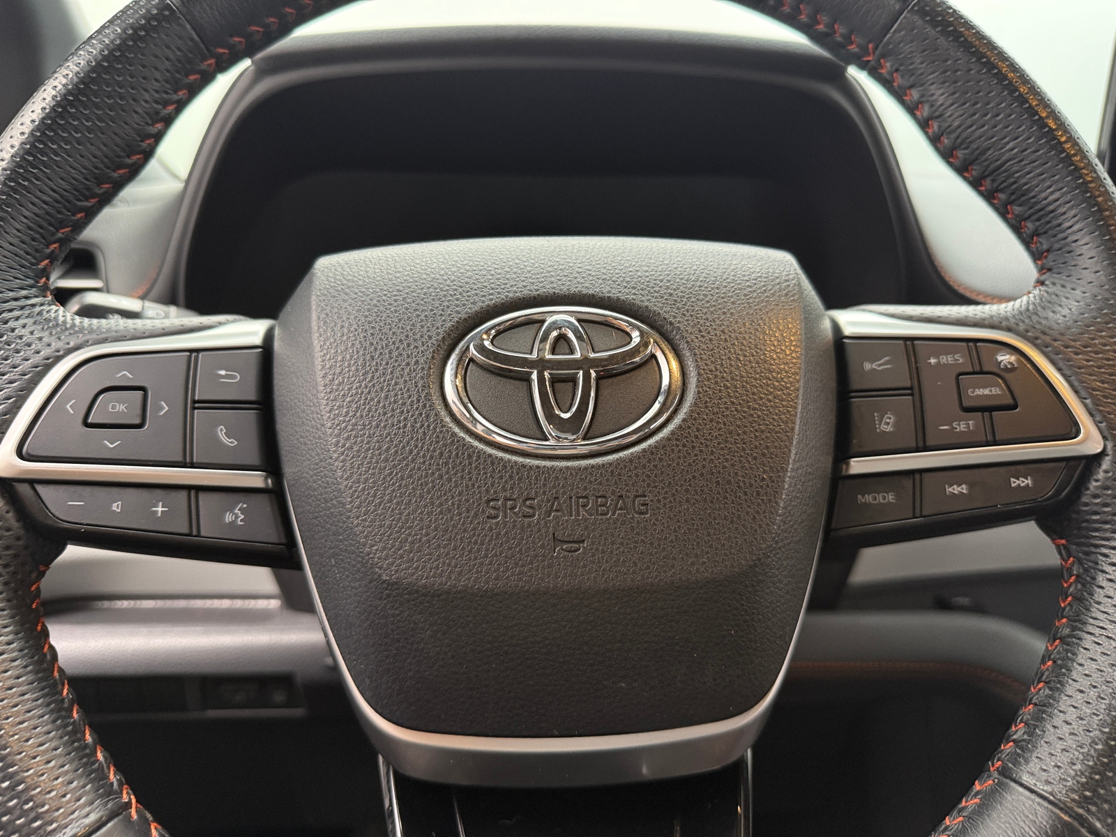 Thumbnail: 2022 Toyota Sienna - 4