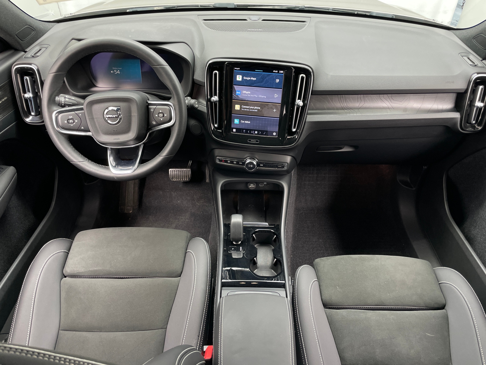 Thumbnail: 2023 Volvo XC40 - 3