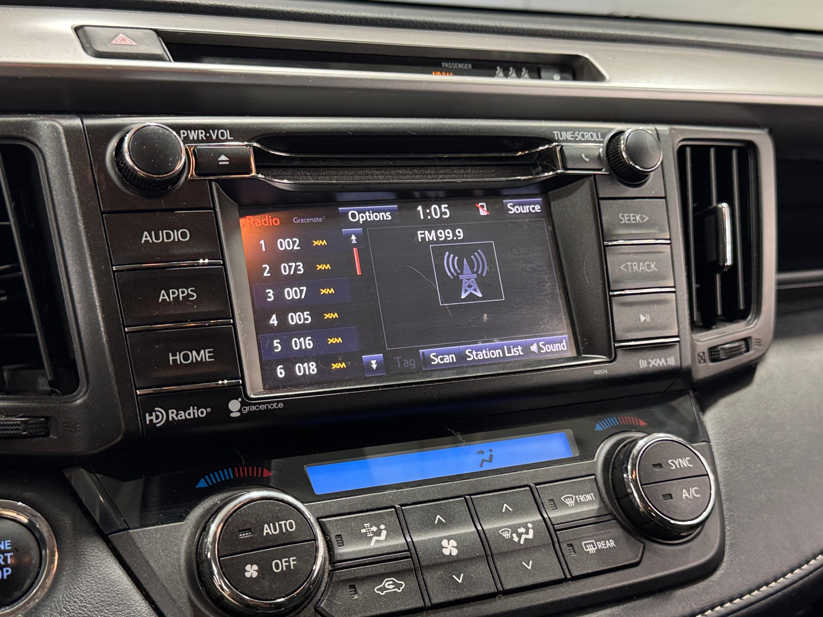 Thumbnail: 2018 Toyota RAV4 - 4