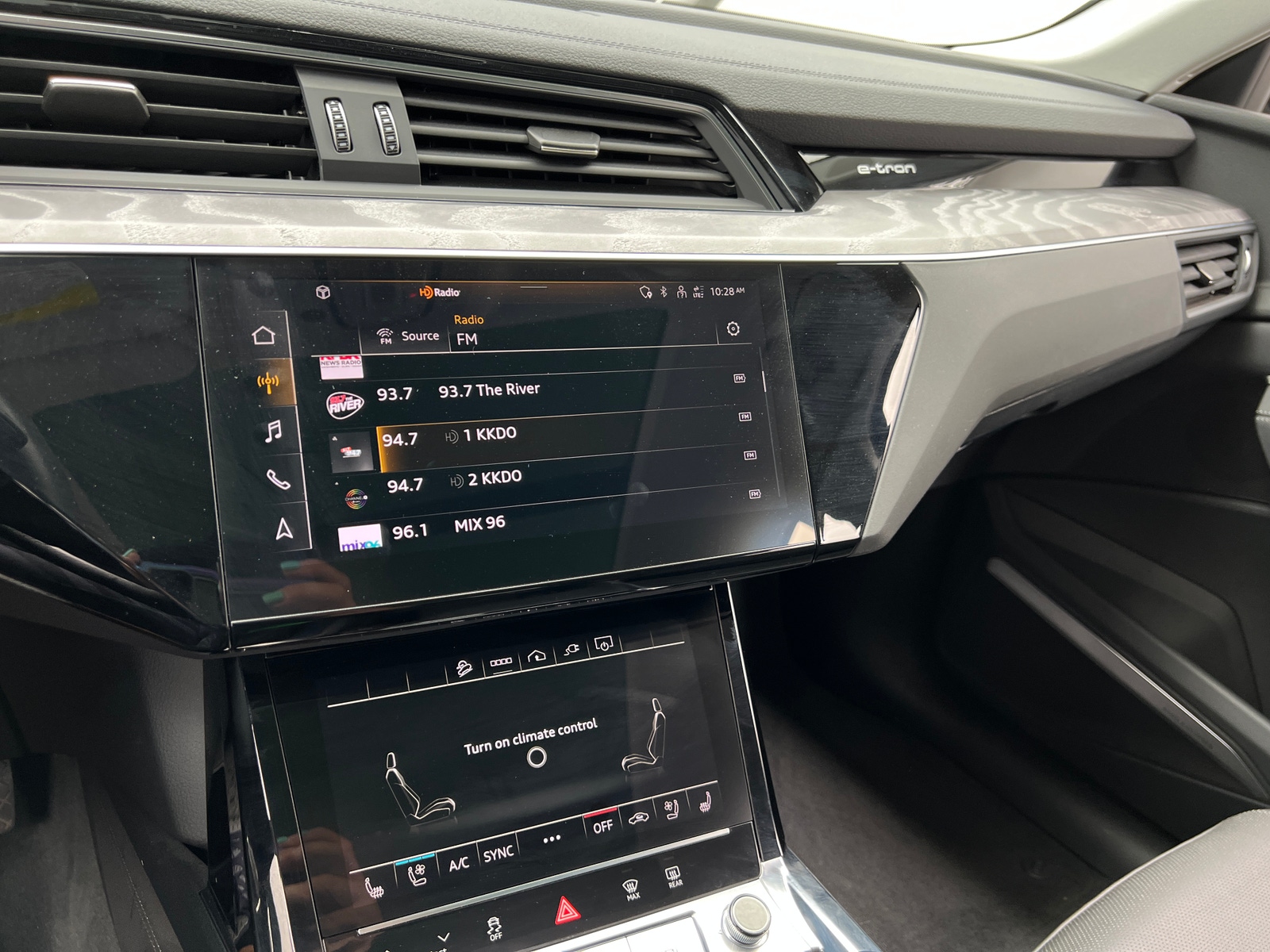 Thumbnail: 2024 Audi Q8 e-tron - 4