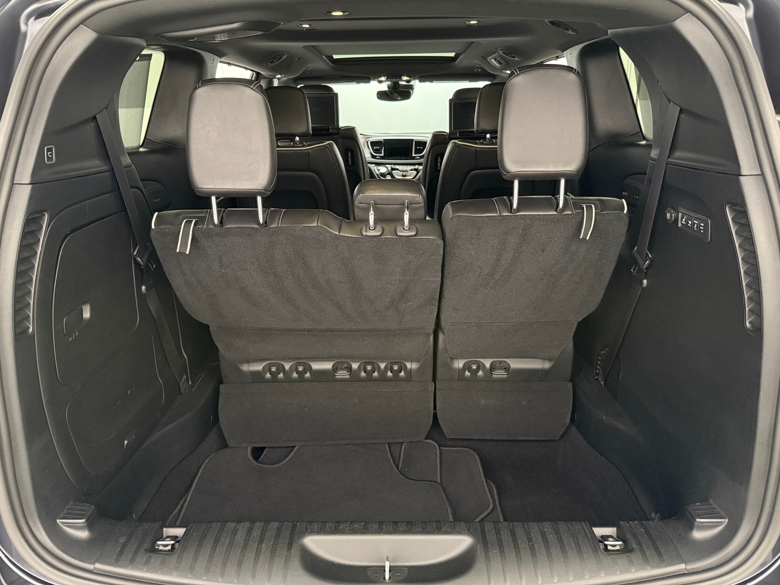 Thumbnail: 2019 Chrysler Pacifica - 6