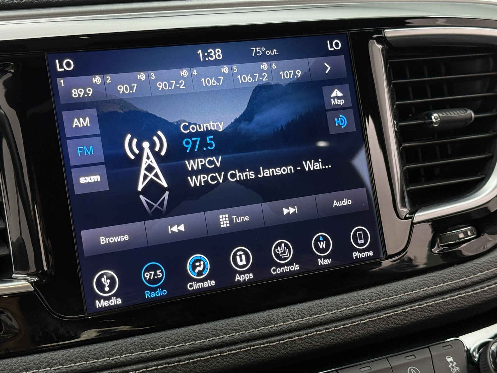 Thumbnail: 2019 Chrysler Pacifica - 3