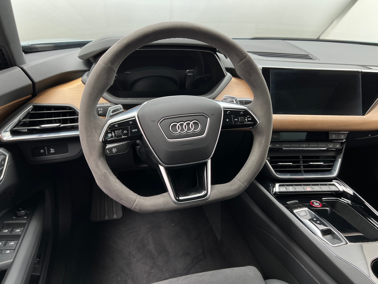 Thumbnail: 2024 Audi e-tron GT - 4
