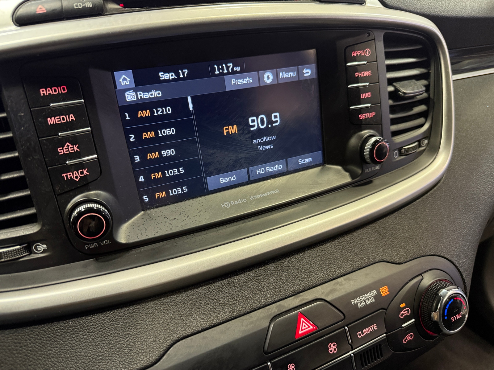 Thumbnail: 2018 Kia Sorento - 4