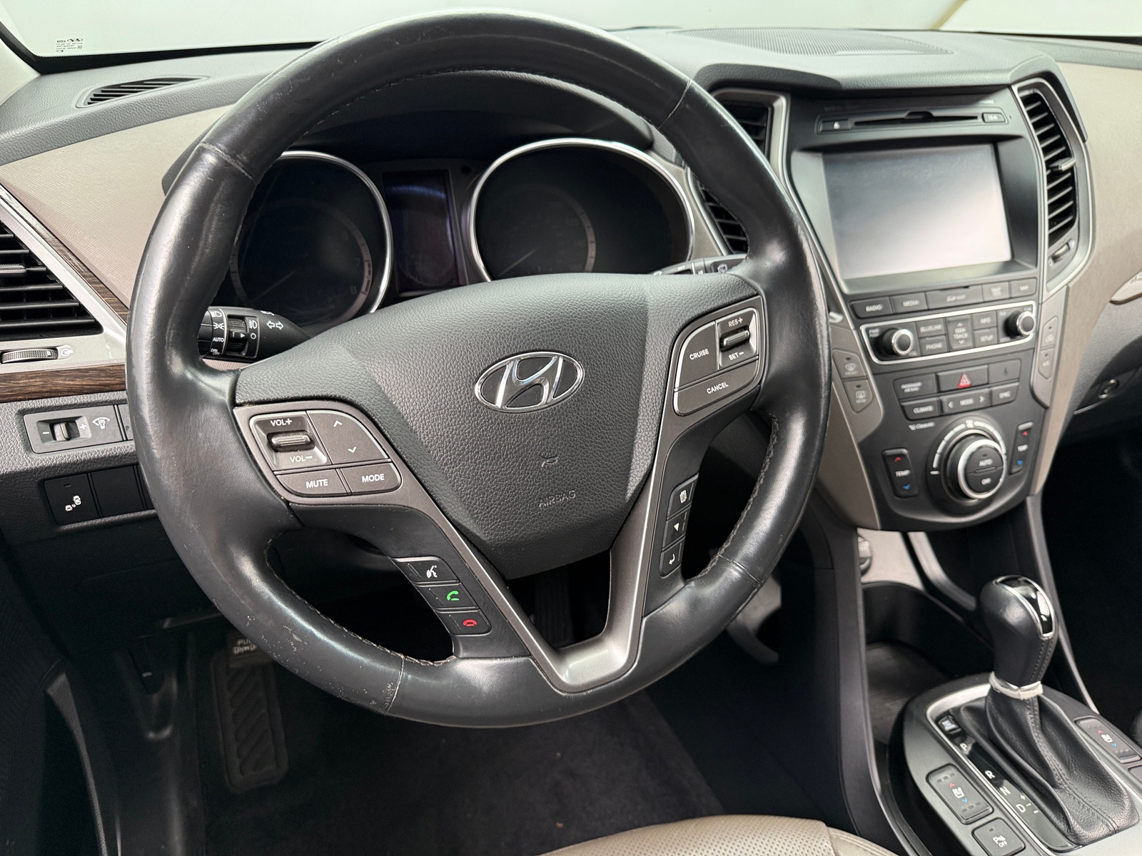 Thumbnail: 2017 Hyundai Santa Fe - 4