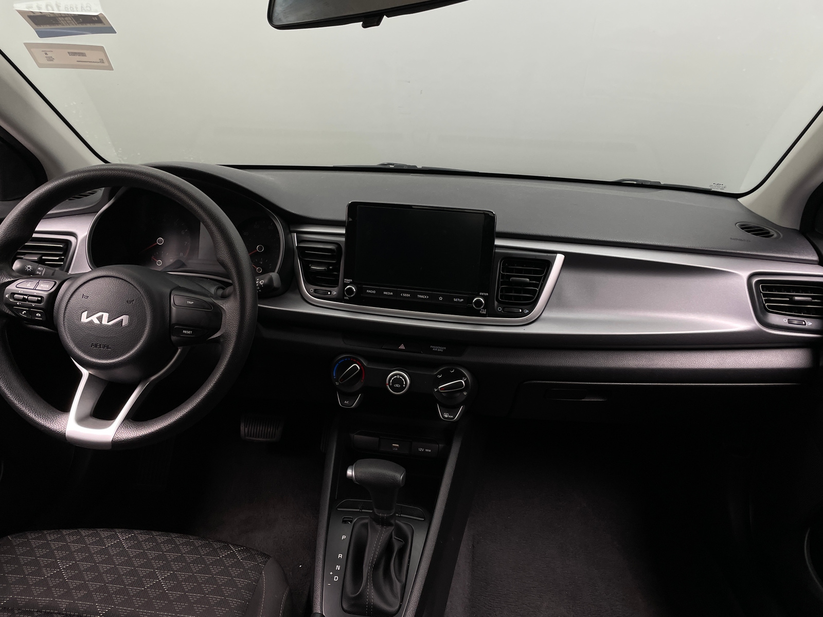 Thumbnail: 2023 Kia Rio - 3